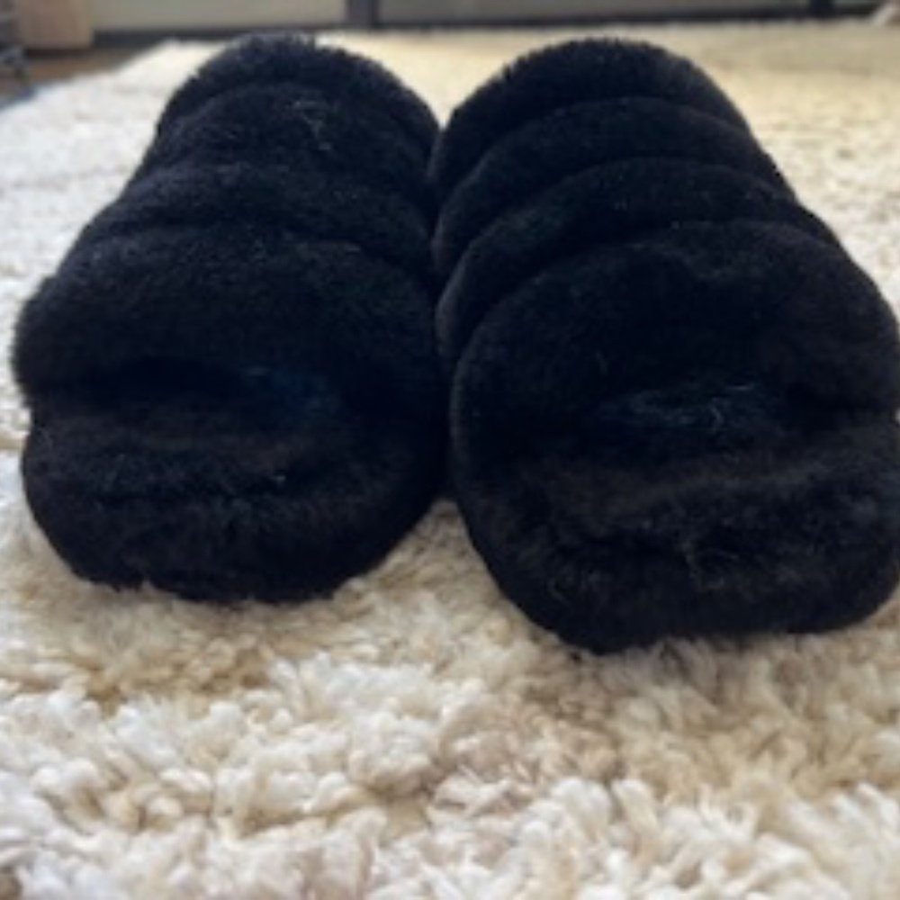 UGG Fluff Yeah Youth Size 2 Black Sheepskin Fur Sling back Slipper Sandals - Picture 6 of 8
